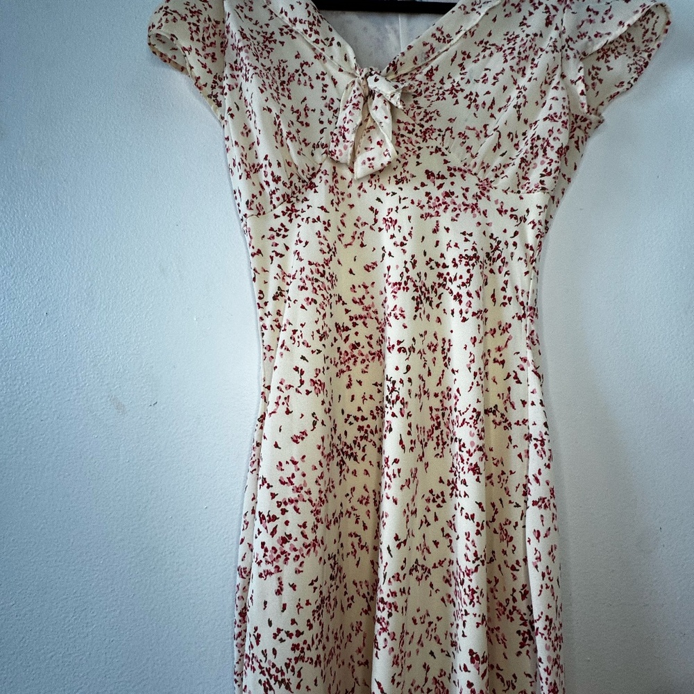 Romantic Floral Off-White Maxi Dress – Size XS Vintage (early 2000s)
